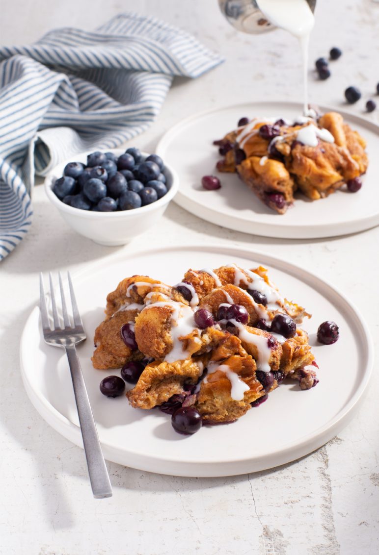 slow_cooker_blueberry_cinnamon_roll_casserole.jpg